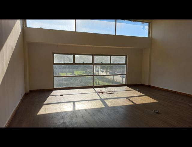 107M² BUSINESS TO LET IN OVERPORT
